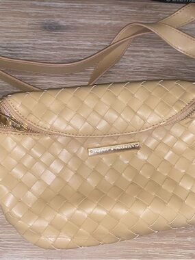 Poppy & Peonies Woven Crossbody Bag in Tan & wallet